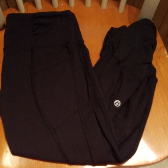 lululemon athletica Pants - Cropped Lululemon black size 4